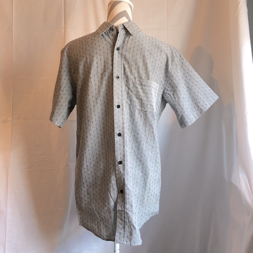 Shouthouse: Mens Gray short sleeve button down Arrow Shirt, Sz S